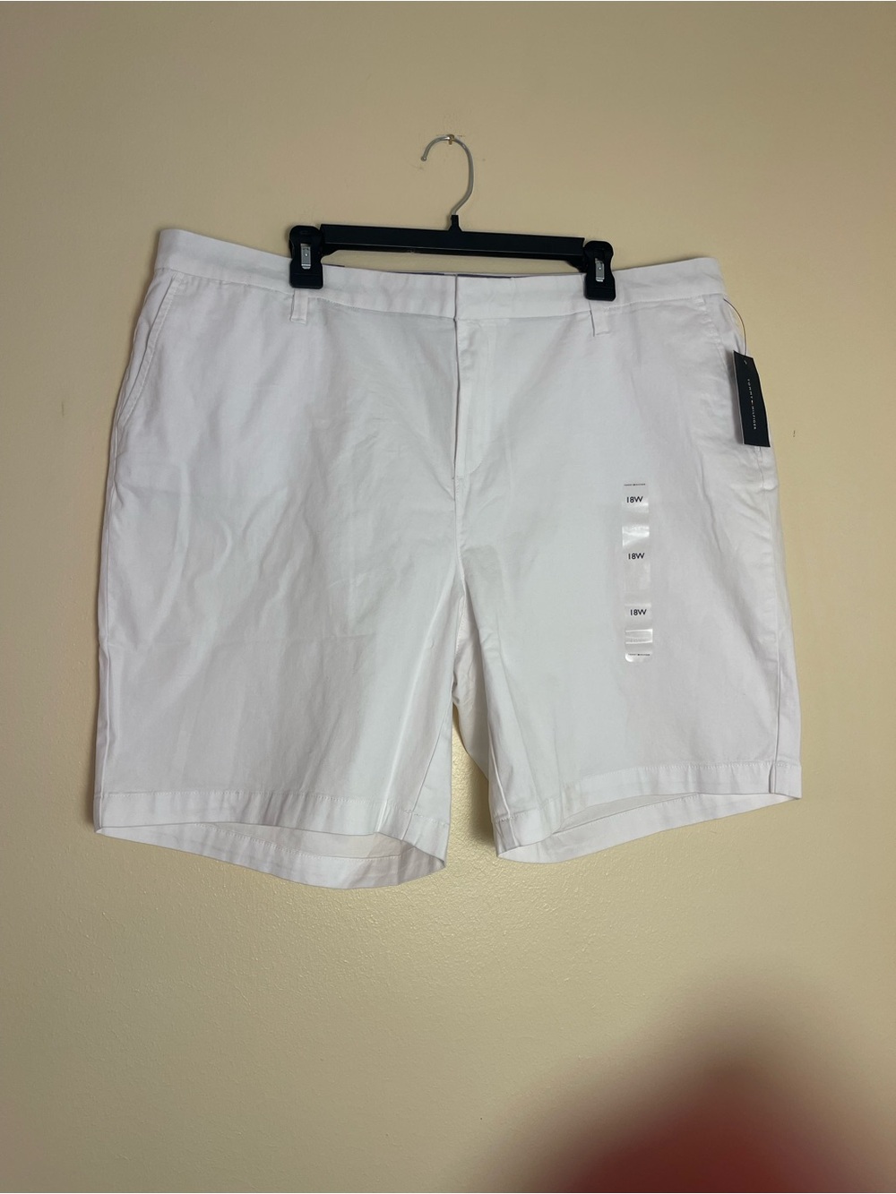 Tommy Hilfiger White Bermuda Shorts NWT Size 18W Coastal Preppy Summer Classic - Picture 2 of 13